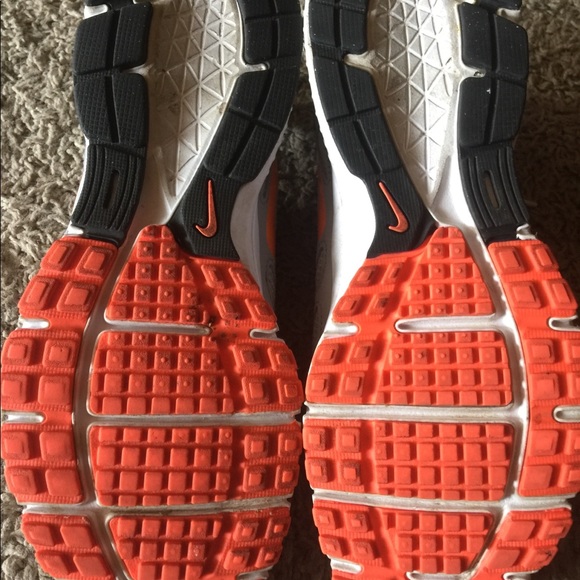 Women’s Nike Running shoe - Picture 3 of 5